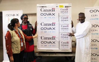 OMS Niger News : le Niger reçoit 100 800 doses du vaccin AstraZeneca don du gouvernement canadien.