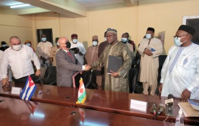 Signature d’un protocole de partenariat entre la République du Niger et la République de Cuba, ce jour 2 mars 2022, à Niamey.